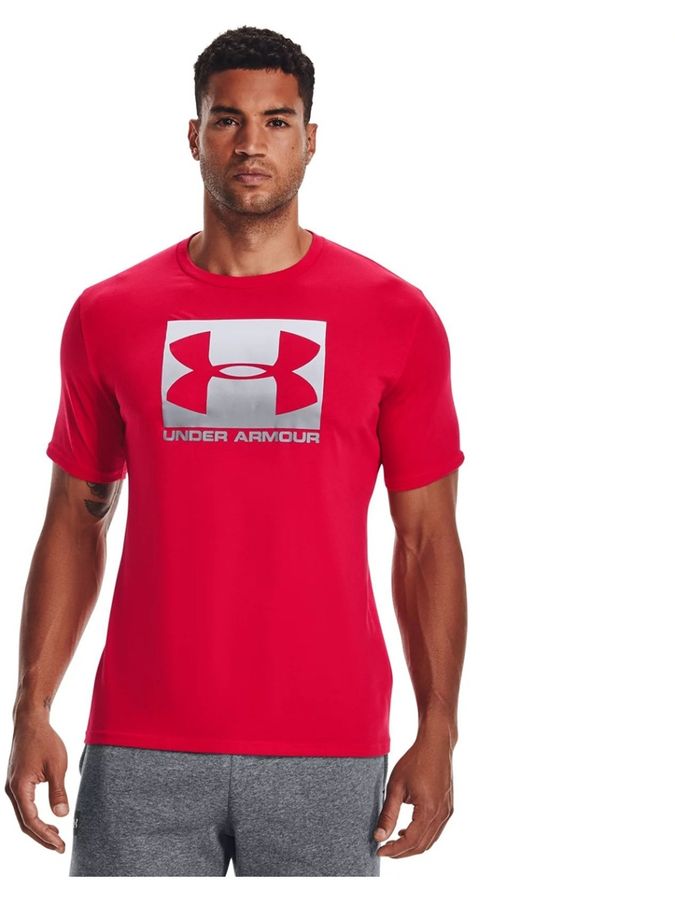 Футболка Boxed Sportstyle Graphic Charged Cotton SS Tee 12752715